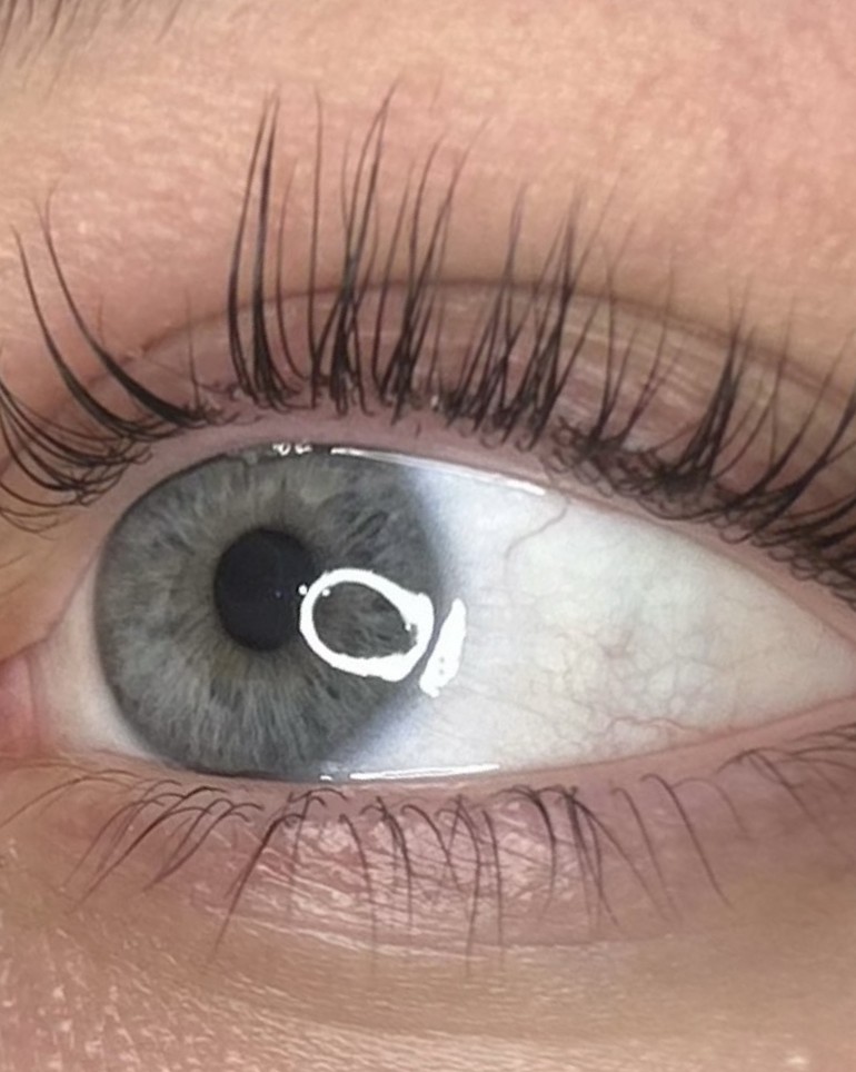 Gelifte, lange wimpers na een lash lift